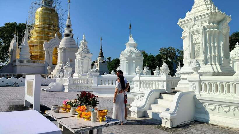 Chiang Mai: Tuk-Tuk Evening Tour with Temples & Street Foods - Chiang Mai After Dark: Why This Tuk-Tuk Night Loop Works