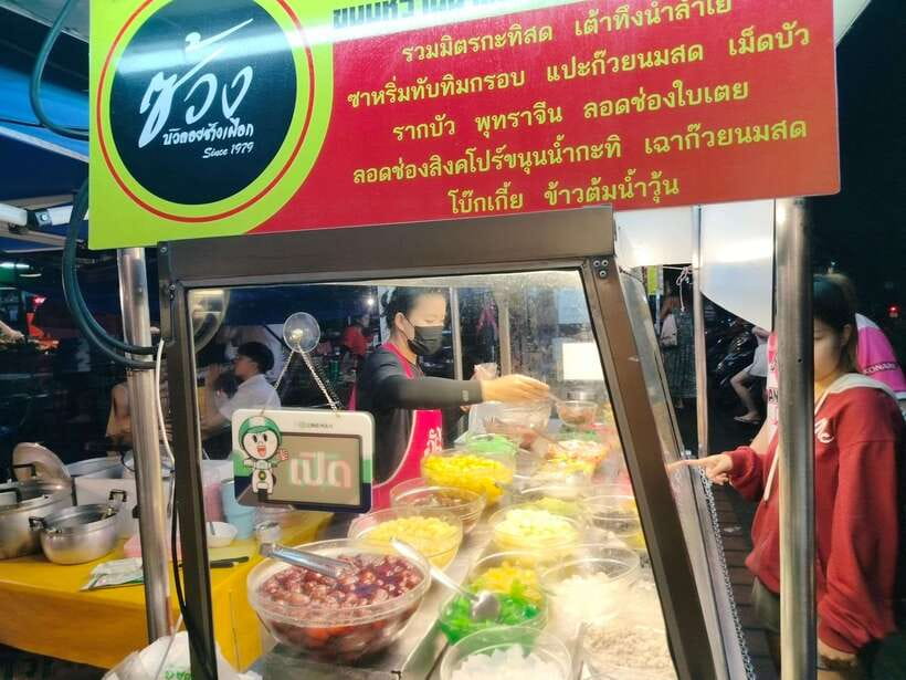 Chiang Mai: Tuk-Tuk Evening Tour with Temples & Street Foods - Wat Suan Dok: White Chedis and a 48-Meter Golden Pagoda