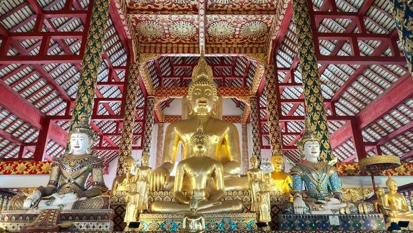 Chiang Mai: Tuk-Tuk Evening Tour with Temples & Street Foods - Sustainability That Doesn’t Feel Like a Lecture