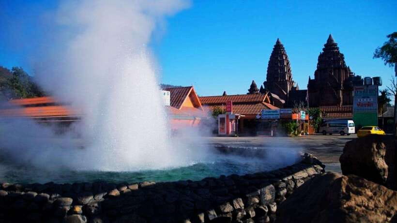 Chiang Mai: White, Blue & Big Buddha Temples in Chiang Rai - Lunch in Chiang Rai: a Thai buffet that resets your energy