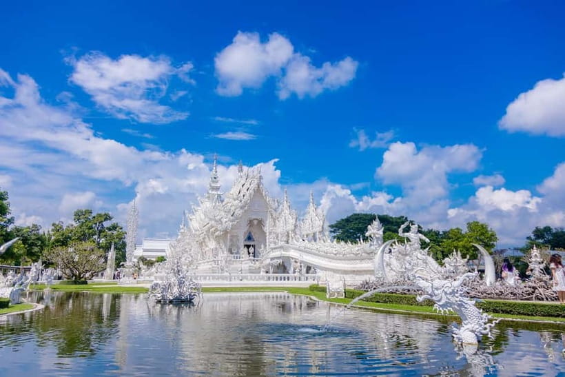 Chiang Mai: White, Red/Black & Blue Temples Tour with Lunch - Lunch Break: Thai-Style Buffet With Real Options