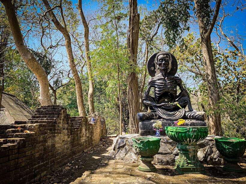 Chiang Mai:Wat Phra That Doi Suthep & Wat Umong Evening Tour - Small group benefits: why up to 10 matters