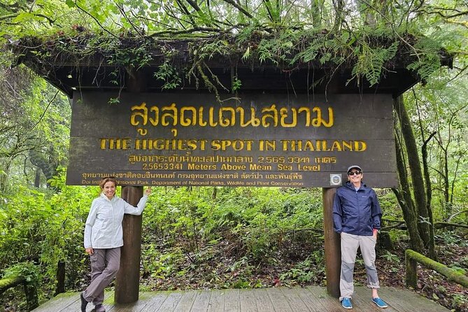 Chiang Rai Temples Day Trip from Chiang Mai - A lunch break by the bus route: keep it flexible