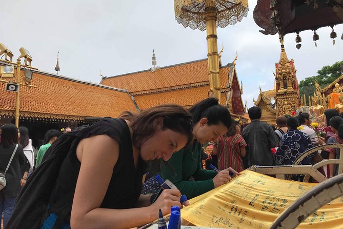 Chiang Rai Temples ( White,Blue )And Doi Suthep Private Day Tour - The Guide Makes the Difference: Mr. Tong’s Storytelling Style