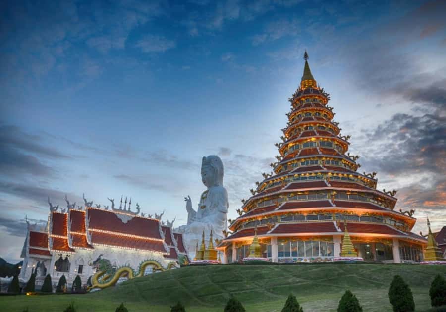 Chiang Rai White, Blue, Red 3 Temples Tour - Mae Khachan Hot Springs: Stretch Your Legs, Don’t Expect a Swim