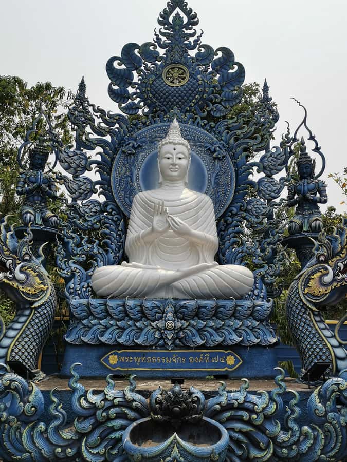 Chiang Rai White, Blue, Red 3 Temples Tour - Wat Huay Pla Kang (Red Temple): The 9-Floor Pagoda Moment