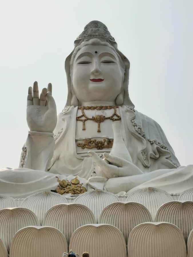 Chiang Rai White, Blue, Red 3 Temples Tour - Dress Code, Shoes Off, and Other Rules That Matter