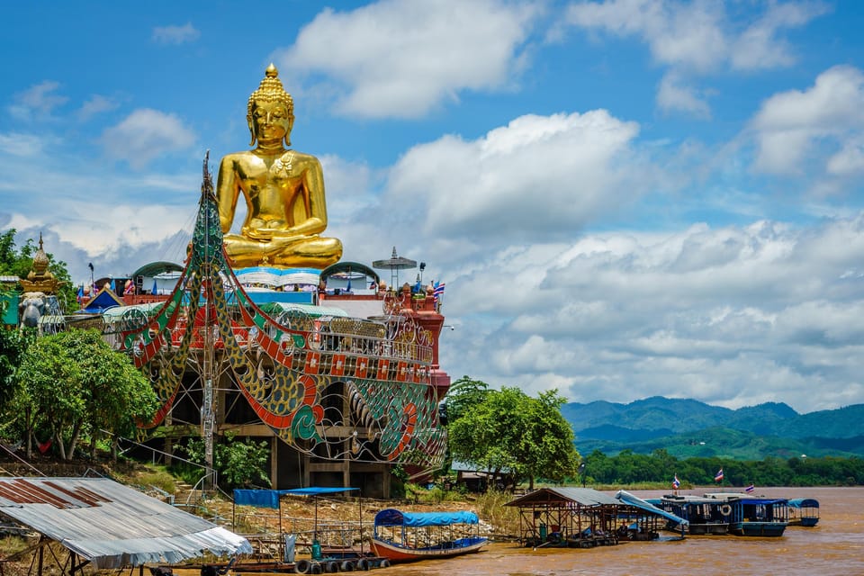 Chiang Rai White Temple and Blue Temple Day Tour - Guides and small group support: what it changes on the ground