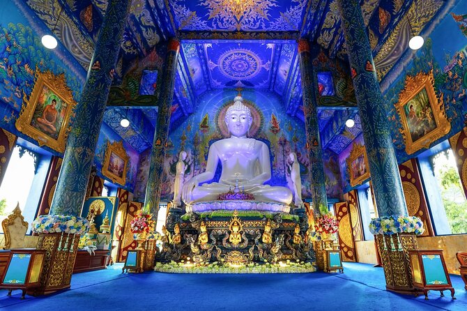 Chiang Rai White Temple, Blue Temple and more from Chiang Mai - Wat Huay Pla Kang Red Temple complex: the scale and the Guan Yin viewpoint