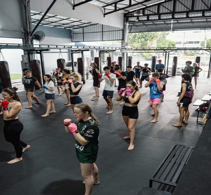 Chiangmai : Muay Thai Training academy - Hand wraps and gloves: the equipment setup is part of the value
