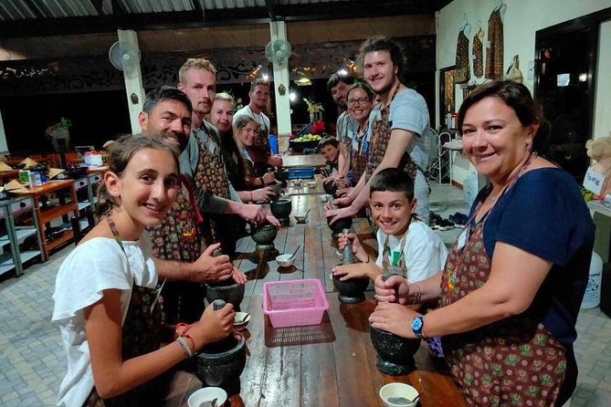 Cooking Evening Class Chiang Mai Visit Organic Garden and Market - Siam Garden Kitchen: Six Dishes, Your Own Wok