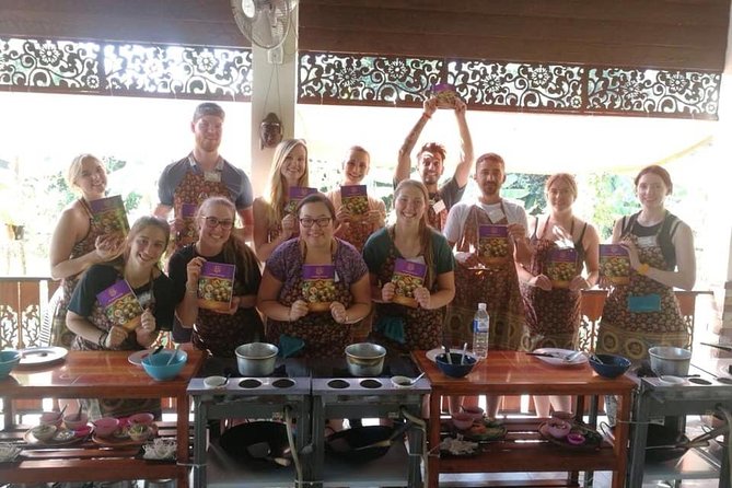 Cooking Morning Class Chiang Mai Visit Organic Garden and Market - The local market stop: where Thai flavor starts