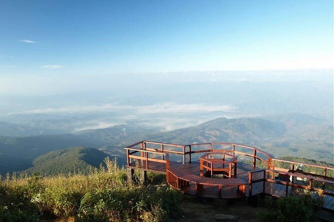 Doi Inthanon National Park with Nature Trail Trekking 1-Day Tour - Stop 3: King and Queen Chedis (pagodas) above the clouds