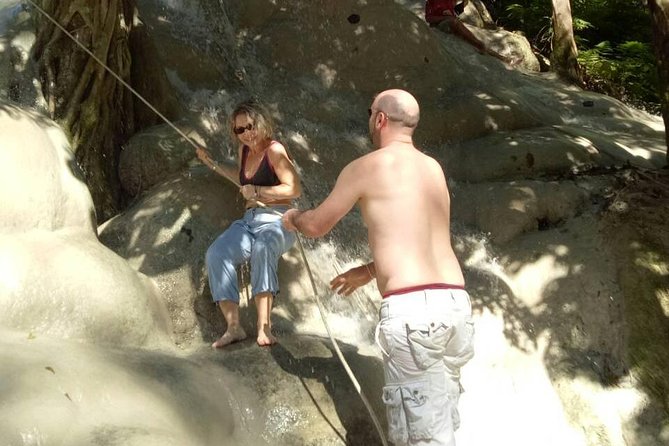 Doi Suthep Temple and Bau Thong Waterfalls Private Tour - Stop 1: Bua Thong Waterfalls (Nam Phu Chet Si) and the joy of climbing