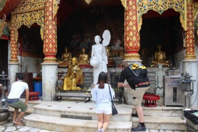DON'T miss It ! Doi suthep temple+ Hmong village - The 1-hour temple rhythm: how to use your time wisely