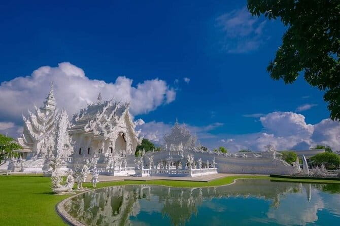 Elephant Sanctuary, Wat Ban Den & Sticky Waterfall - Bua Thong Sticky Waterfall: how the limestone climb actually works