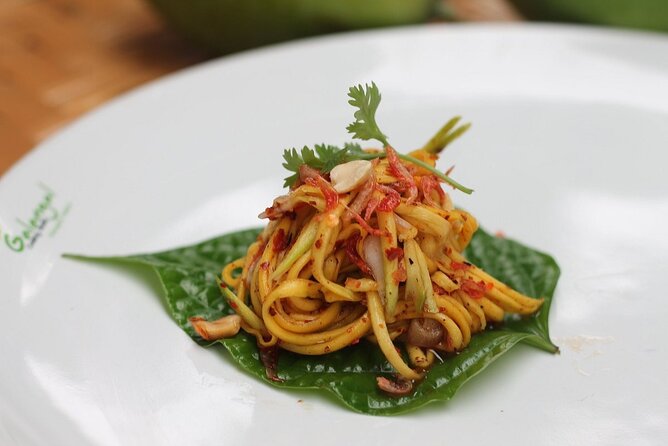 Evening Cooking Class - In the studio: how the teacher breaks down Thai flavor