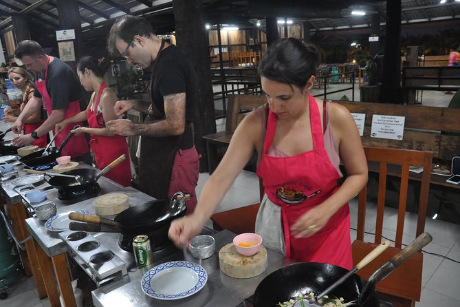 Evening Cooking Class in Organic Farm with Local Market Tour - Organic farm-style picking and curry paste basics
