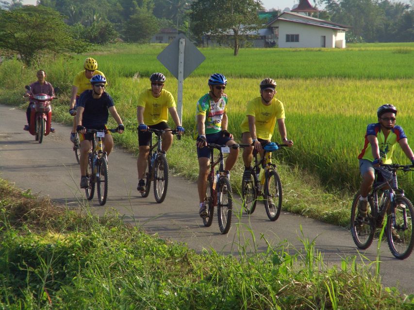 From Chiang Mai: Mae Taeng Valley and Waterfalls Cycle Tour - Lunch in a tropical garden: where the day resets