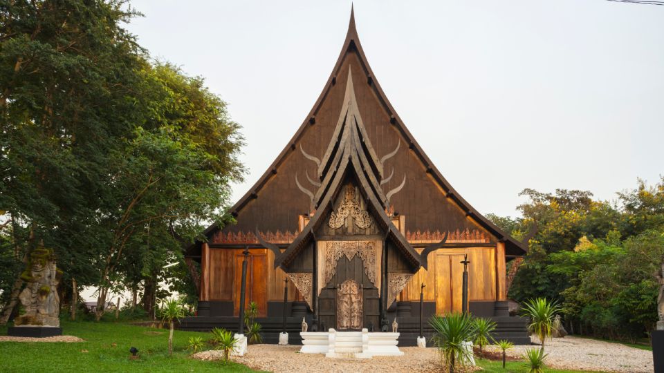 From Chiang Mai: White Temple, Blue Temple & Black House - English-speaking guide: helpful context, with some variation