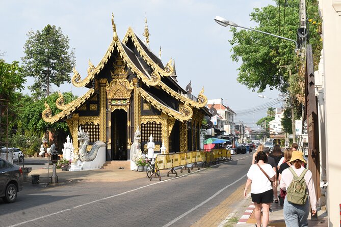 Go where the locals go, Eat what the locals eat! Food Tour with Local Foodies - Morning Old City route (9am): Kao Man Gai, temples, and dessert cravings
