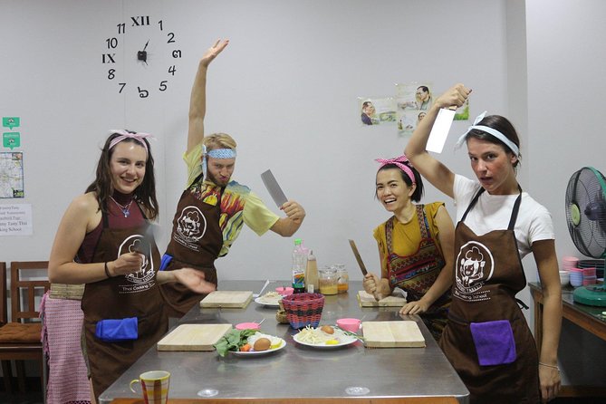 Half Day Evening Cooking Class with Market Tour in Chiang Mai - Spice Control and Taste Adjustments
