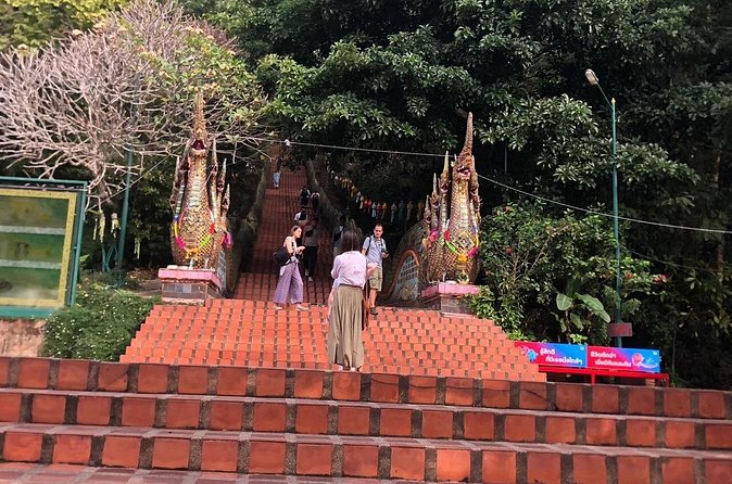 Half Day Morning Wat Pha Lat & Wat Phra That Doi Suthep Tour - Dress Code and Footwear: Small Rules, Big Smoothness