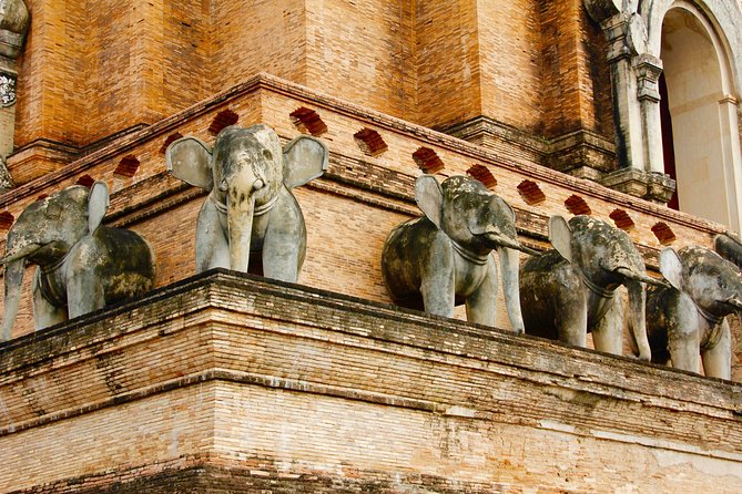Iconic Half-Day Landmarks & Temples of Chiang Mai - Warorot (Kad Luang) Market: real Chiang Mai life, not a tourist-only stop