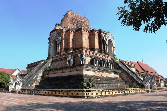Iconic Half-Day Landmarks & Temples of Chiang Mai - What to wear and bring for temples, steps, and sun