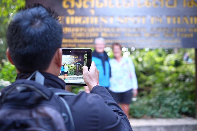 Inthanon Day Trip from Chiang Mai with Lunch - Group or Private - Twin Pagodas: Phra Maha Dhatu Naphamethinidon and Naphaphonphumisiri