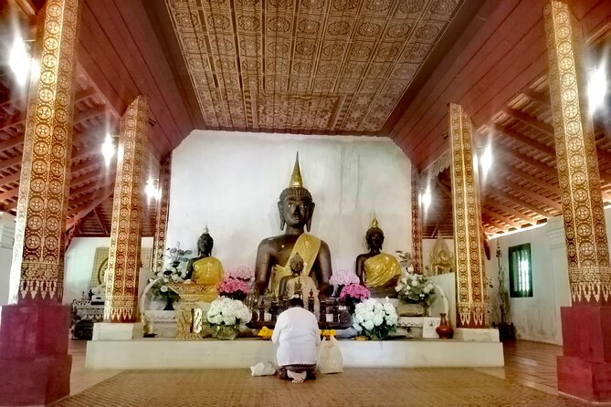 Lady Driver and Guide - Wat Sri Suphan (Silver Temple): A Short Stop With Big Visual Impact