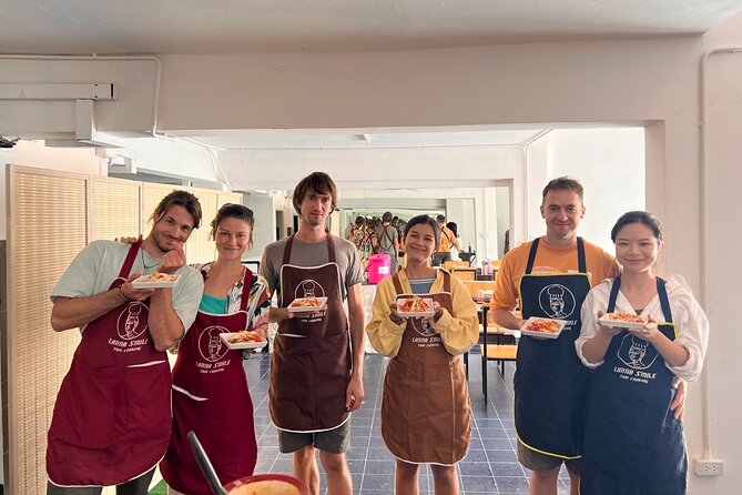 Lanna Smile Thai Cooking Class in Chiang Mai with Market tour - Extras that add real value: recipe book, souvenir, and photo gallery