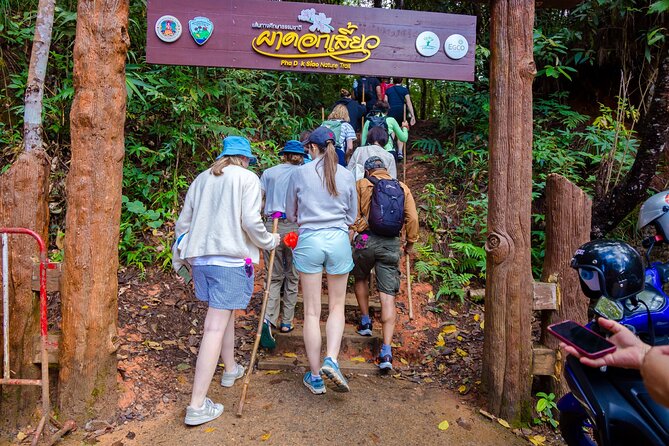 Pha Dok Siew Nature Trail & Doi Inthanon National Park From Chiang Mai - White Karen village and the Hmong market: culture with coffee