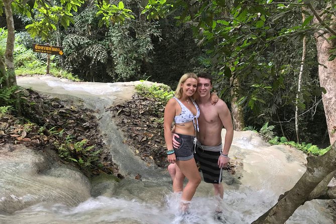 Private Chiang Mai Tour to Bua Thong Waterfalls and Ziplining - The local market stop: Thai everyday life, not just tourist snacks