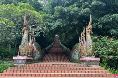 Private Day Tour Doi Suthep Temple and Handicraft Center - Stop 1: The Khruba Siwichai Monument and the Road to Doi Suthep
