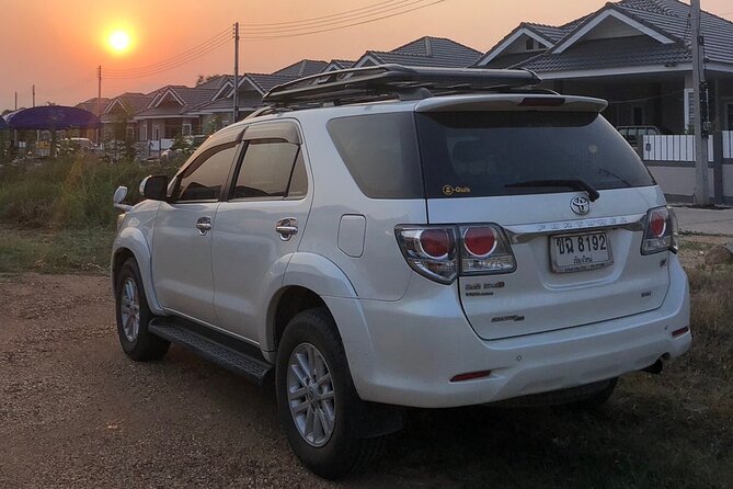 Private Luxury Car rental + English speaking driver: - Chiang Rai’s White and Blue Temples: when you must start early