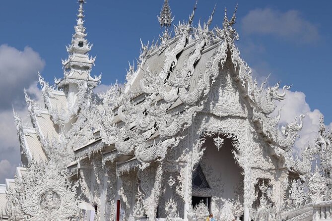 Private Tour Chiang Rai 3 Wonderful Temples & Lalitta Cafe - Key moments you’ll actually care about