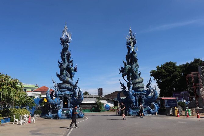 Private Tour Chiang Rai 3 Wonderful Temples & Lalitta Cafe - Wat Huay Pla Kang (Red Temple): a mountain-top view you can feel from afar