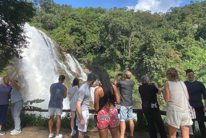 Private Tour to Doi Inthanon including Twins Pagodas and Hiking - Stops 4 and 5: Wachirathan Falls vs. Pha Dok Siew Falls