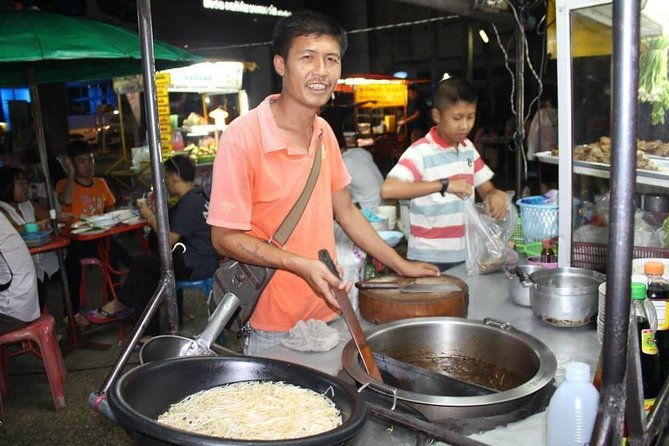 Small-Group Chiang Mai Evening Street Food Tour - What you actually eat: Northern Thai flavors plus market classics