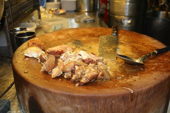 Small-Group Chiang Mai Evening Street Food Tour - Stop-by-stop night flow: markets, tastings, and plenty of questions