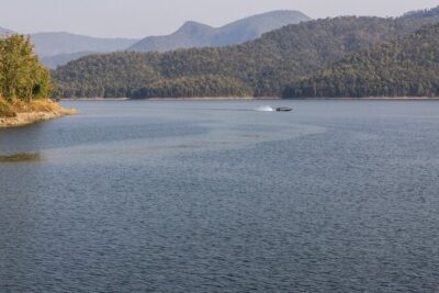Sticky Waterfall Chiang Mai and Mae Ngat Boat Tour - Mae Ngat Dam and Reservoir: Why the Boat Stop Feels Different