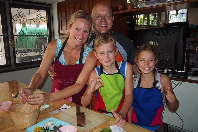 Tomyumthai Cooking Class in Chiang Mai - Pickup and Timing in Chiang Mai Old City: Smooth Start, Realistic Limits