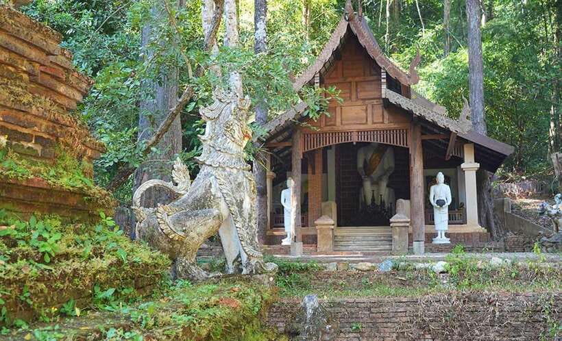 Wat Phra That Doi Suthep & Wat Pha lat Evening Tour & Guide - Photo help: why the guide makes this feel easier