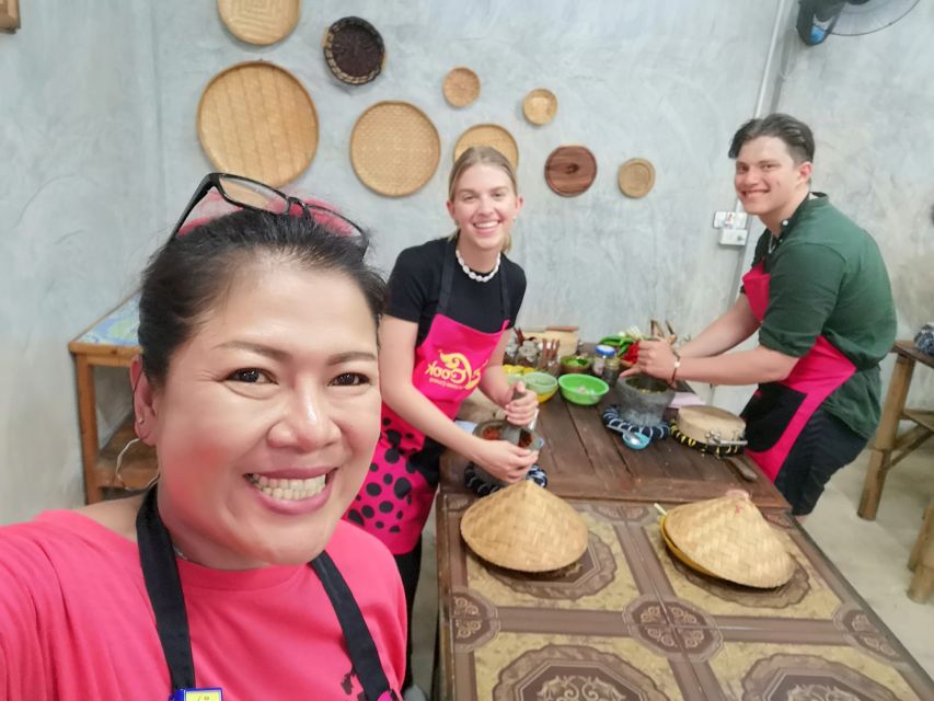 We Cook Thai Home Garden Cooking School - The market tour: where Thai flavor starts